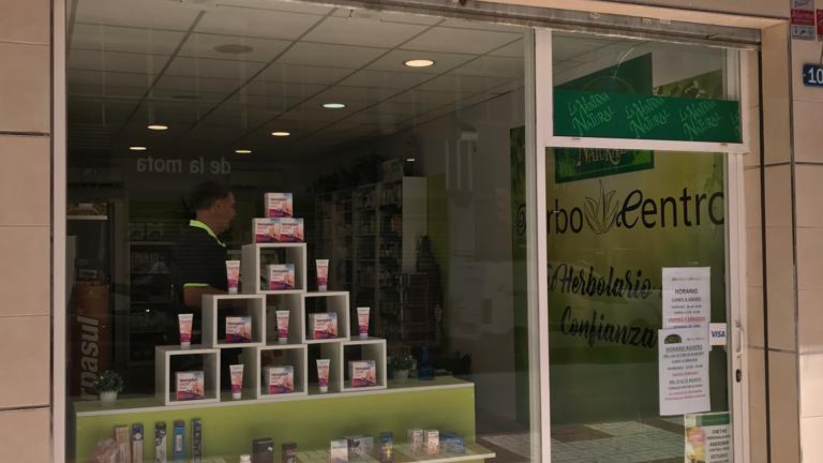 En Calle Martínez Maldonado, 10
Tu herbolario de Confanza. Consejo Profesional para cuidarte de forma natural.
Prevención para un presente y futuro saludable.
Ven a visitarnos