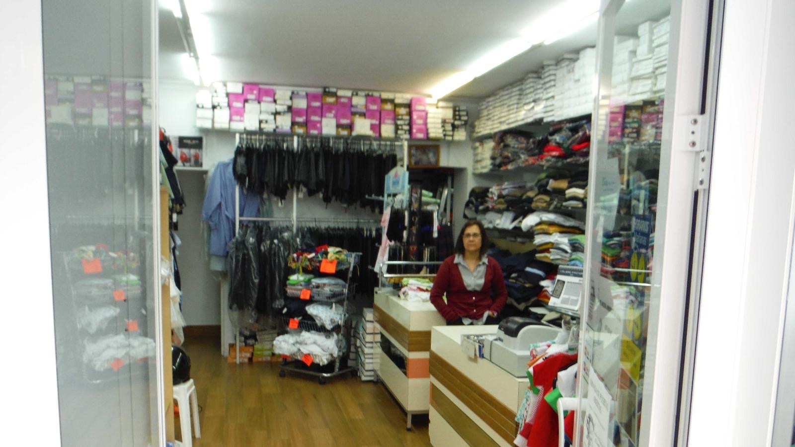 Estamos especializados en: ropa de caballero, niño/a y bebe. 